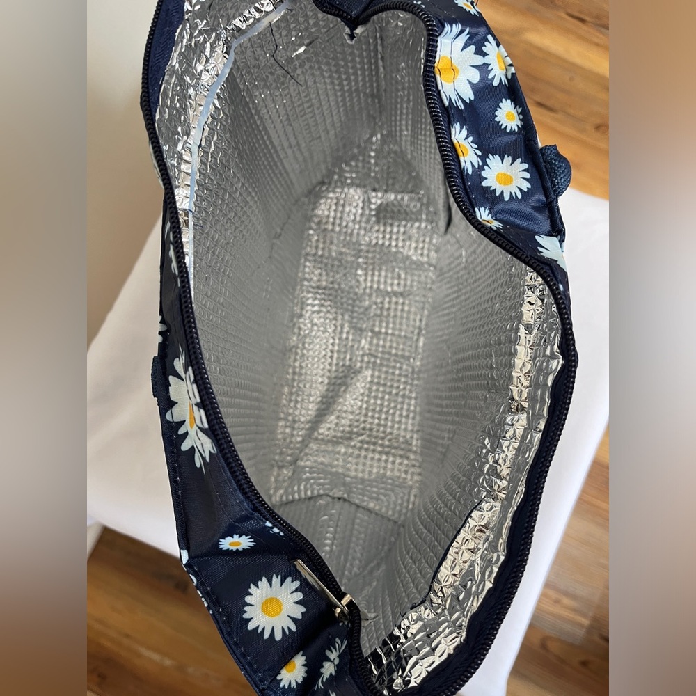 Lunch bag- insulated, NIB, navy with daisy print, open interior, keep foods cold - Picture 7 of 9